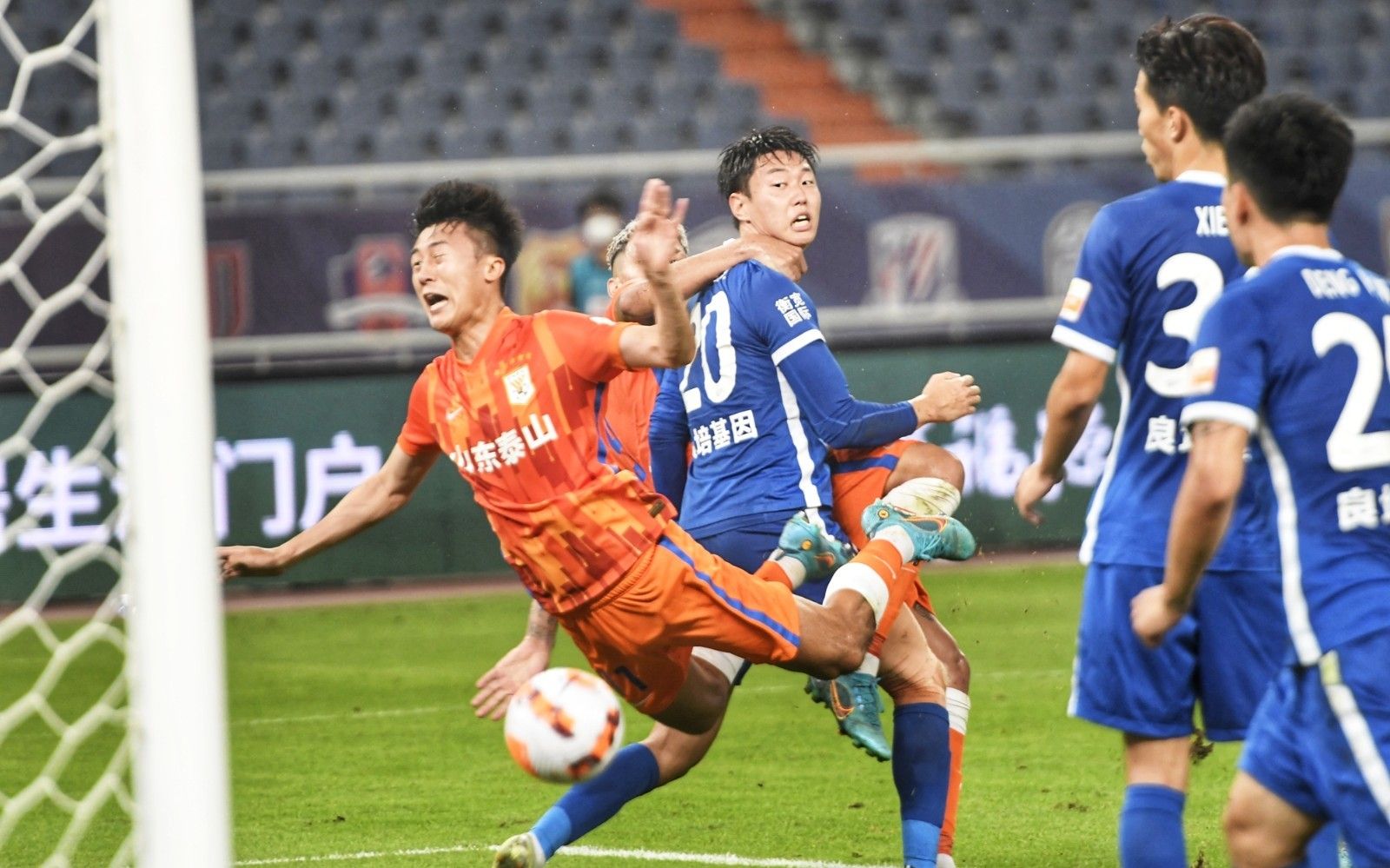 前西班牙主帅：皇萨永远是西甲热门；年轻球员首秀需谨慎谨慎（前西班牙队主帅：皇马与巴萨始终是西甲争冠热门，年轻球员首秀须谨慎）