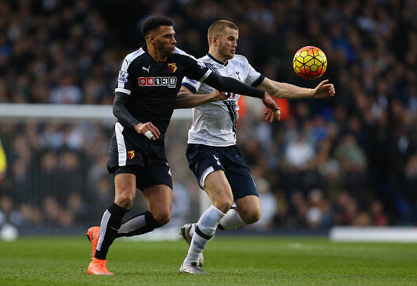 杨阿力意外受伤，防守塔克时受伤情况引关注（杨阿力防守塔克时不慎受伤，伤情备受关注）