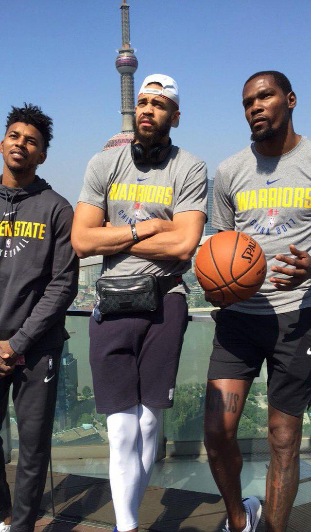 成都蓉城祝贺重庆铜梁龙成功冲超：我们携手展现西南足球风采（成都蓉城恭贺重庆铜梁龙冲超成功：携手擦亮西南足球名片）