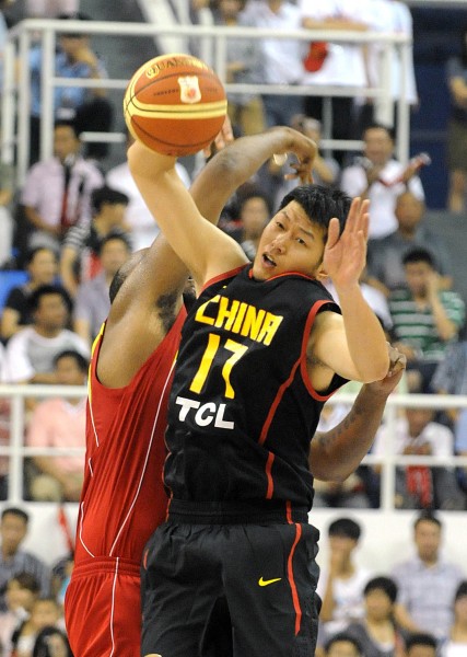 库里谈与斯潘塞搭档：只要是球商高的球员，我就能和他搭档（库里谈与斯潘塞联手：只要球商高，就能与我合拍）