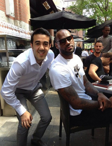 李添荣手伤复发，李永炜甲流，上海队双星缺席引关注（李添荣手伤再发，李永炜染甲流，上海队双星缺阵引关注）