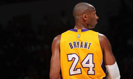 篮球赛场上的经典瞬间：保罗·乔治抢断反击（球场经典一刻：保罗·乔治抢断后迅猛反击）