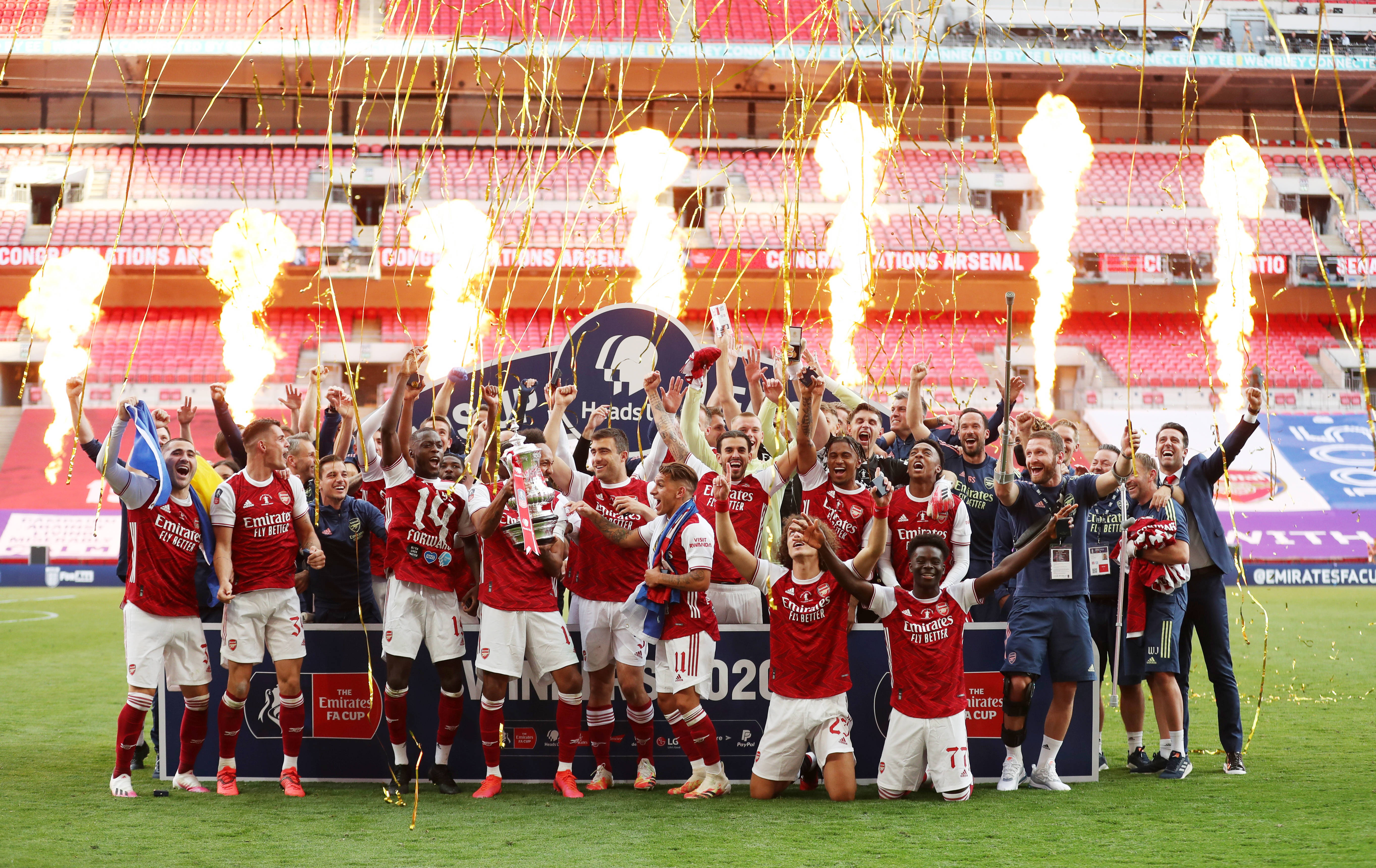 都体：道格拉斯-路易斯受伤下场，让他符合买断条款更加困难（都体：道格拉斯-路易斯伤退，满足买断条款的难度上升）