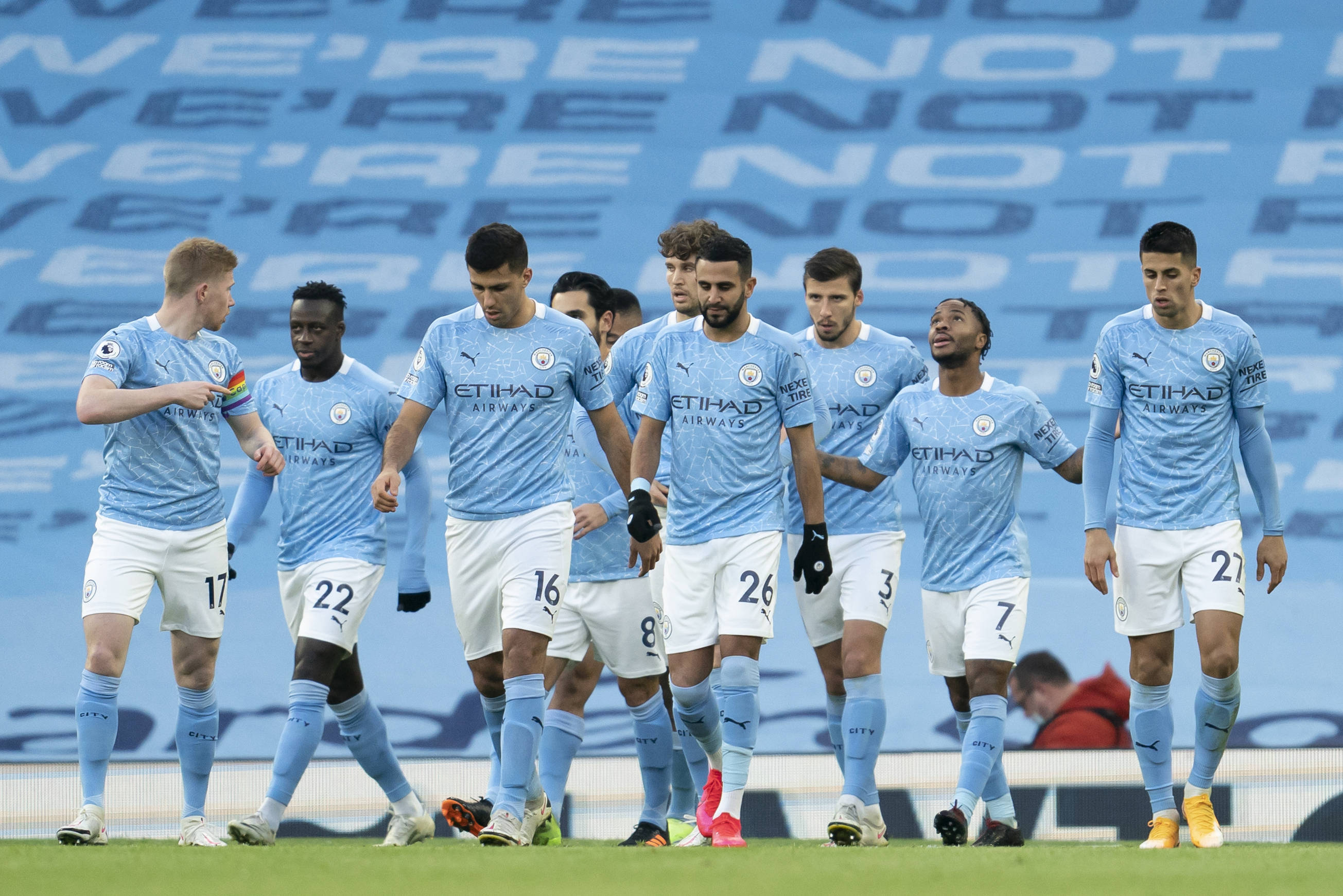 不留情面！东契奇战旧主怒砍35分5篮板11助攻（毫不手软！东契奇对阵旧主轰下35分5篮板11助攻）