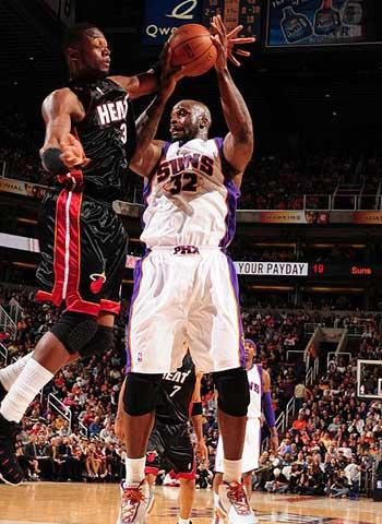 开场16分钟35秒，巴萨遭遇欧冠单场比赛最快的两个丢球（巴萨在欧冠开场16分35秒连丢两球，创单场最快丢球纪录）