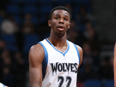 失误稍多！东契奇半场贡献17分3助攻5失误（东契奇半场17分3助攻，失误偏多达5次）