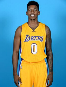 埃基蒂克：安菲尔德的氛围太棒了；我来到这里就是为了赢（埃基蒂克：安菲尔德氛围震撼人心，我来这儿只为胜利）