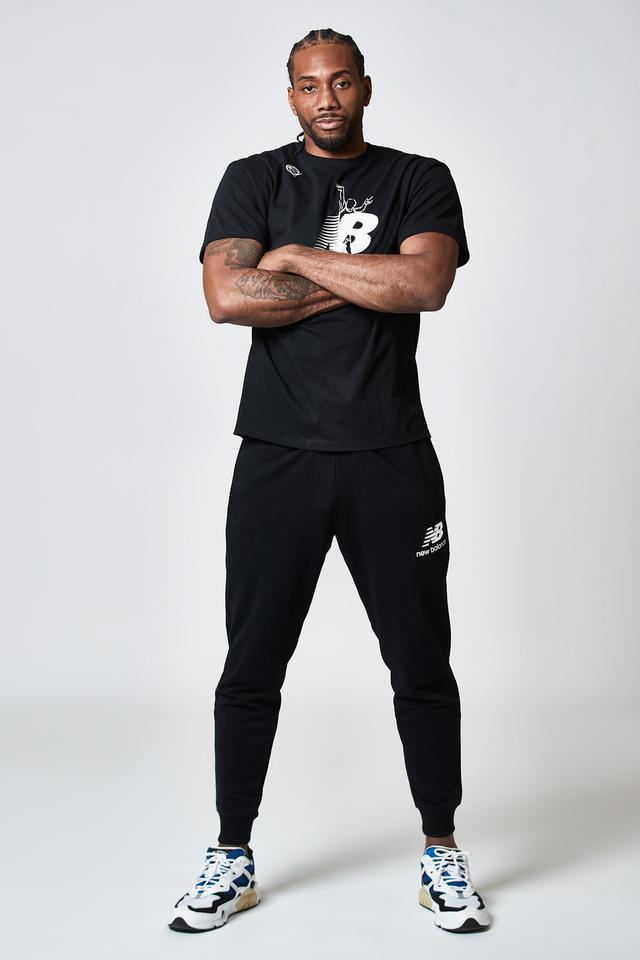 世体：巴萨内部认为买不起阿尔瓦雷斯，将重点收购凯恩（世体：巴萨自认无力引进阿尔瓦雷斯，转而主攻凯恩）