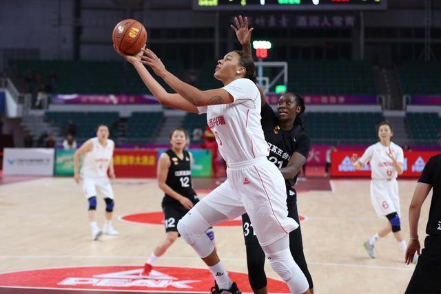 孔蒂：我们的中场只剩洛博特卡和小麦，希望不会再有人受伤（孔蒂：中场仅剩洛博特卡与小麦，盼再无伤员）