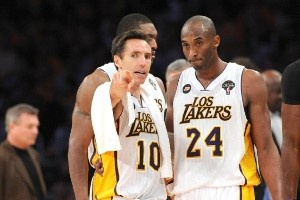 足坛一夜动态：AC米兰大逆转登顶意甲第1，B费创纪录曼联复仇狼队（足坛一夜速递：AC米兰逆转登顶意甲榜首，B费破纪录助曼联复仇狼队）